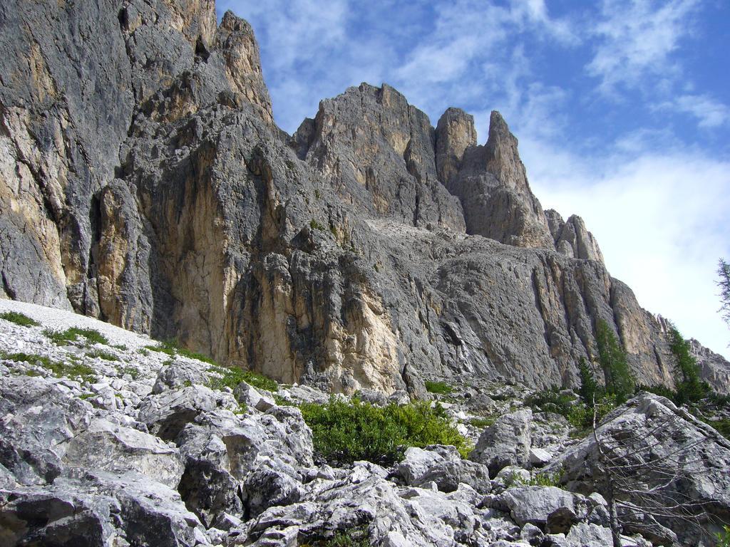 Rifugio Monti Pallidi Canazei Luaran gambar